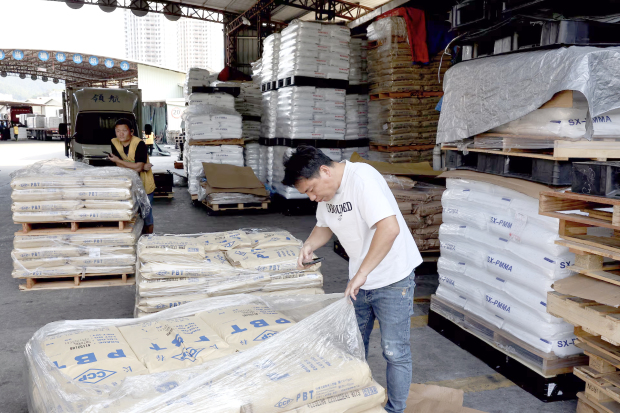 Stocks advance on optimism over regional tensions cooling